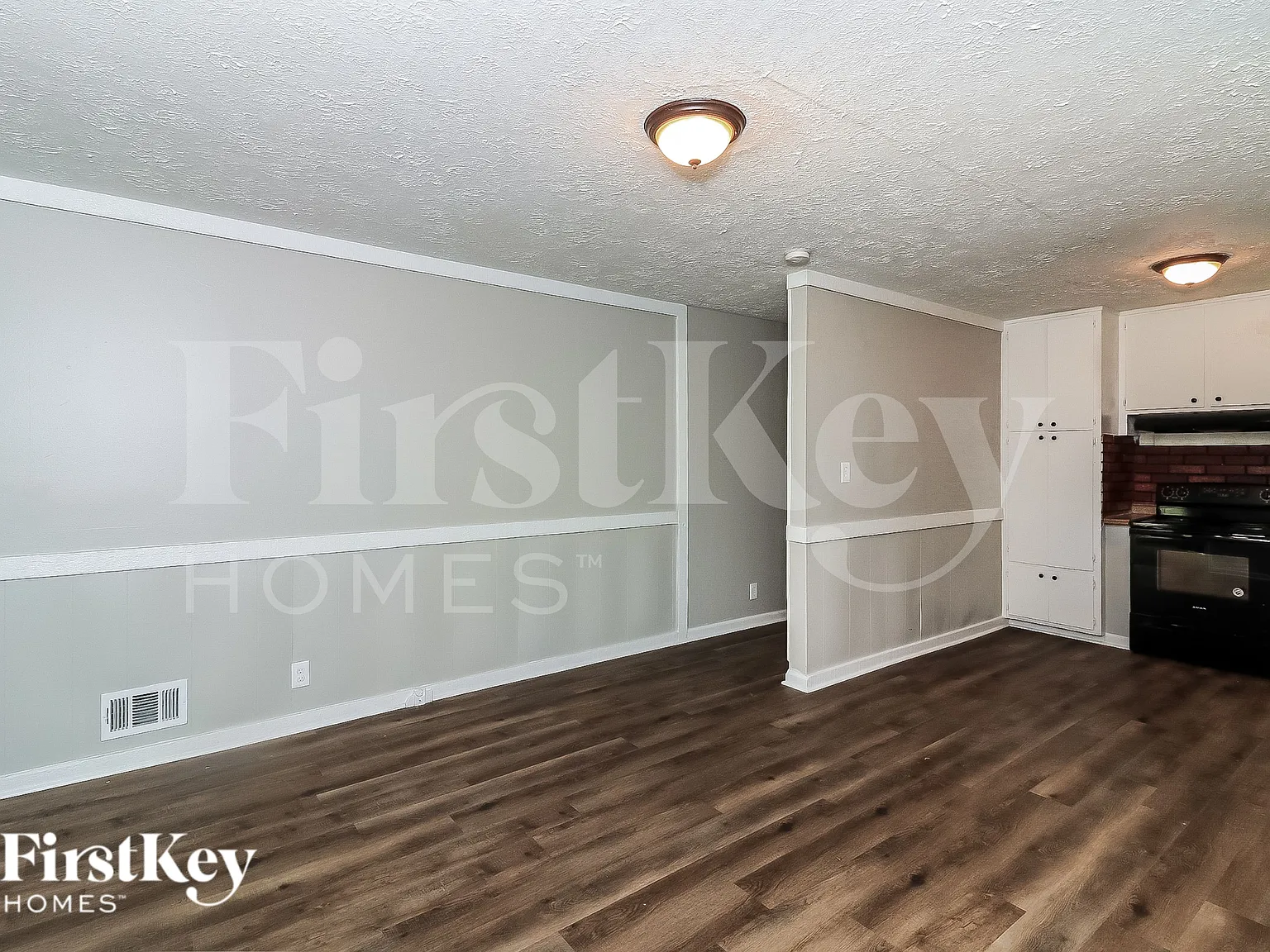 3 bed, 1.0 bath, 1323 sqft, $1,770 — Photo 4