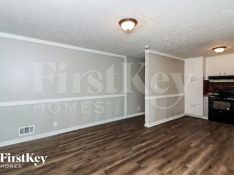 5379 Park Ave — Photo 4