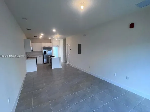 8001 NW 41st St, Doral, FL