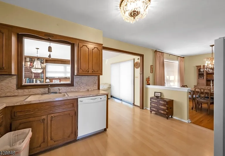 204 Tryon Pl — Photo 11
