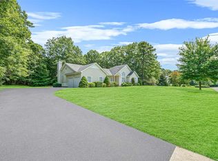 6 Susan Ln, Middle Island, NY 11953