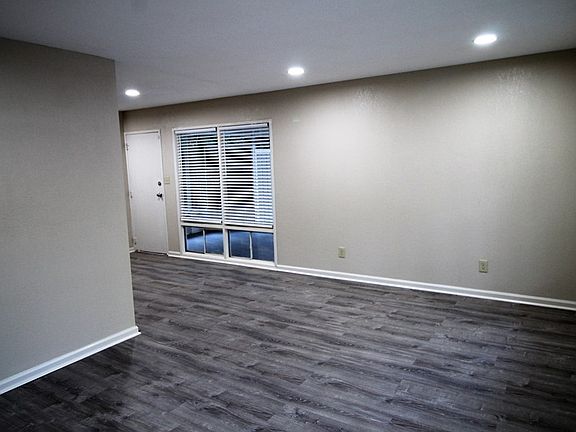 5th image of 1820 Canterbury Dr