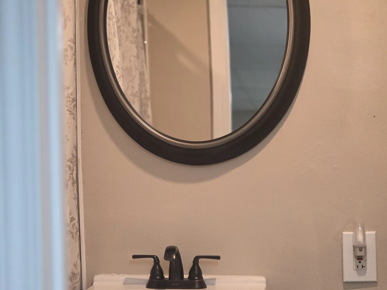 6383 Grafton Dr — Photo 2