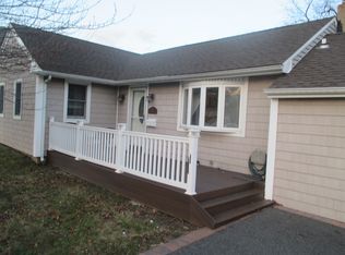 55 Beachwood Dr, Babylon, NY 11702
