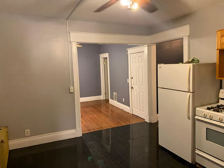 24 Wellesley St #3 — Photo 4