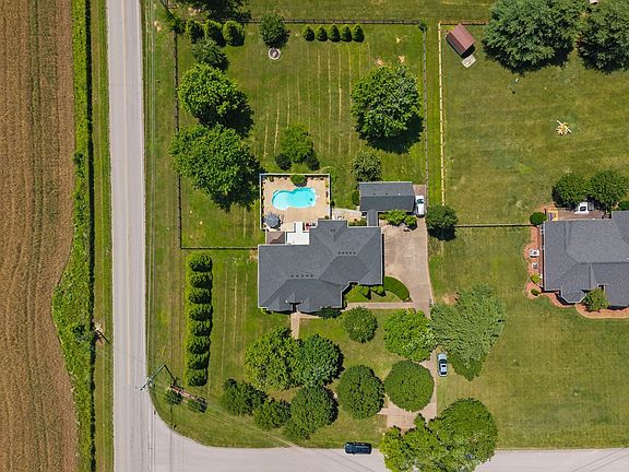 2nd image of 2801 Stacey St