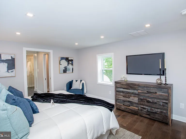 327 Wood St — Photo 42