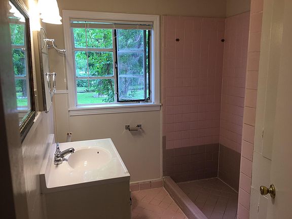 5th image of 126 Colglazier Ave