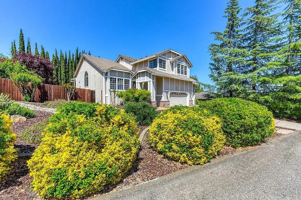 2561 Solano Rd photo 1