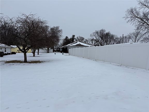 5th image of 922 S 5th Ave