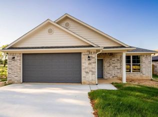282 Oak Valley Dr, Gilmer, TX 75644