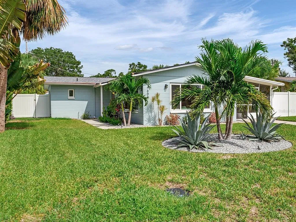 3 bed, 2.0 bath, 1260 sqft, $3,400 — Photo 3