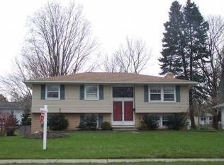 372 Courtly Cir, Rochester, NY 14615