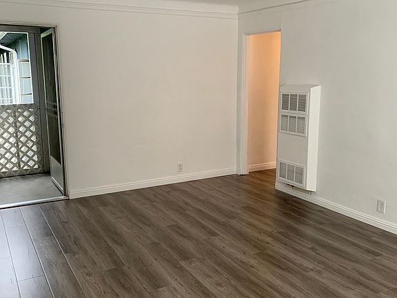 3rd image of 1252 1/2 N Orange Grove Ave #2