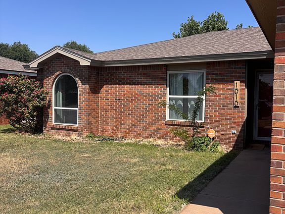 3rd image of 1010 Iola Dr