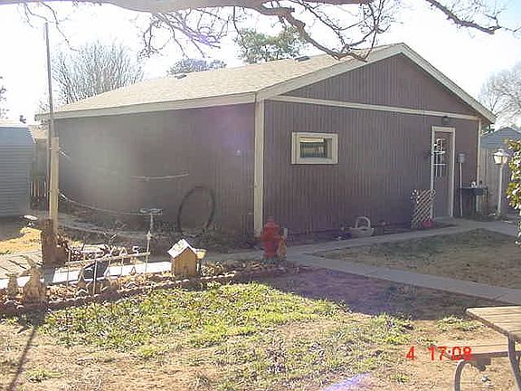 3rd image of 202 16th St