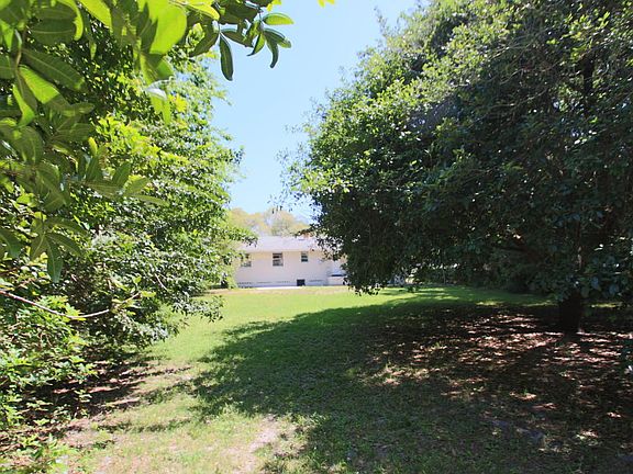 3rd image of 215 Rosewood Ave