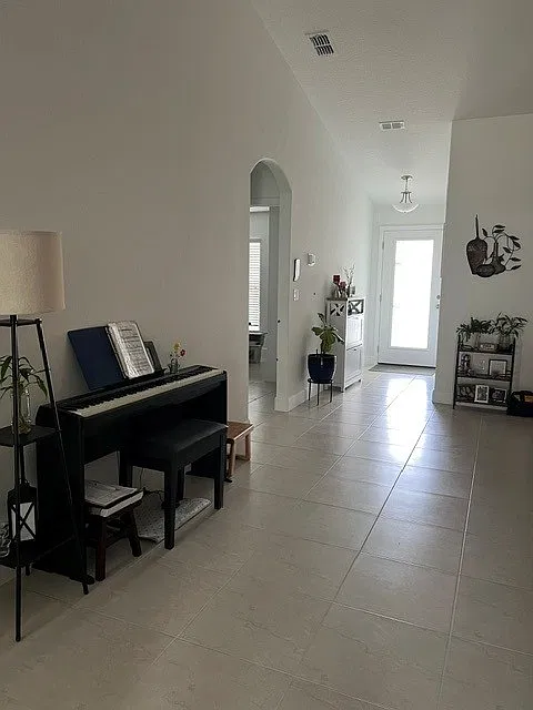 3 bed, 1210 sqft, $1,695 — Photo 3