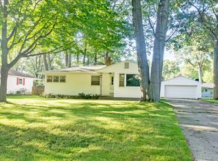2147 Seminole Rd, Norton Shores, MI 49441