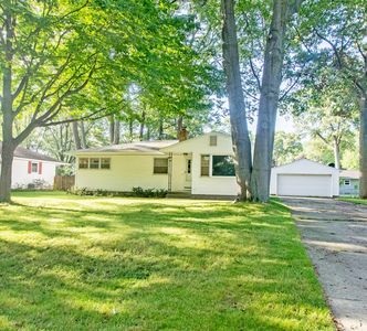 2147 Seminole Rd, Norton Shores, MI, 49441