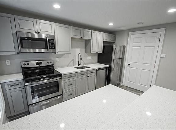 5th image of 3711 Cadiz St APT B