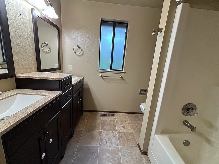 835 NW Huckle Dr #A — Photo 11