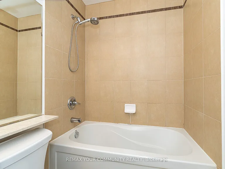 9245 Jane St #514 — Photo 25