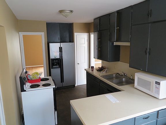 2nd image of 321 E Westfield Blvd
