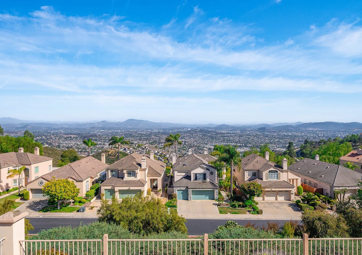 4 Bedroom View Home in Emerald Heights | 3-Car Garage | Guard Gated Community — Photo 4