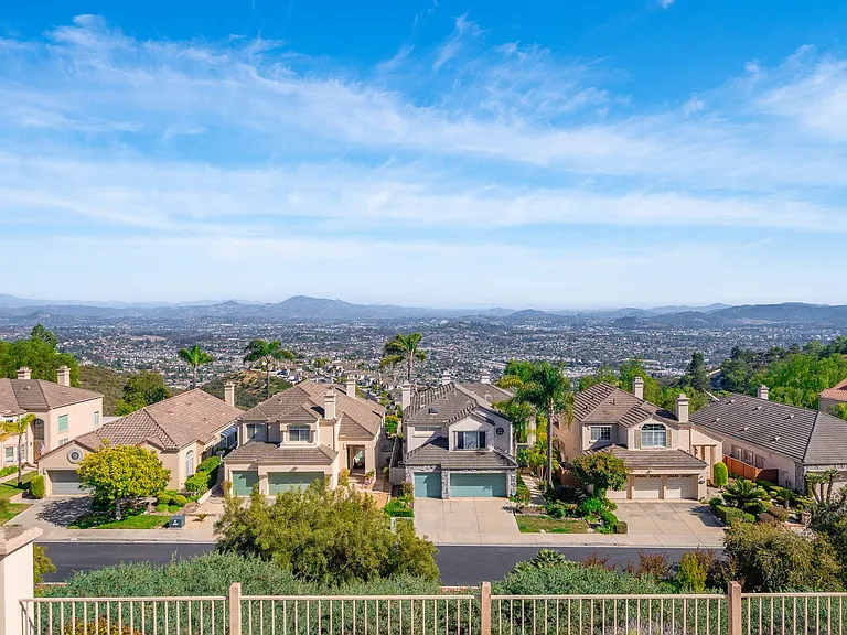 2283 Rock View Gln — Photo 4
