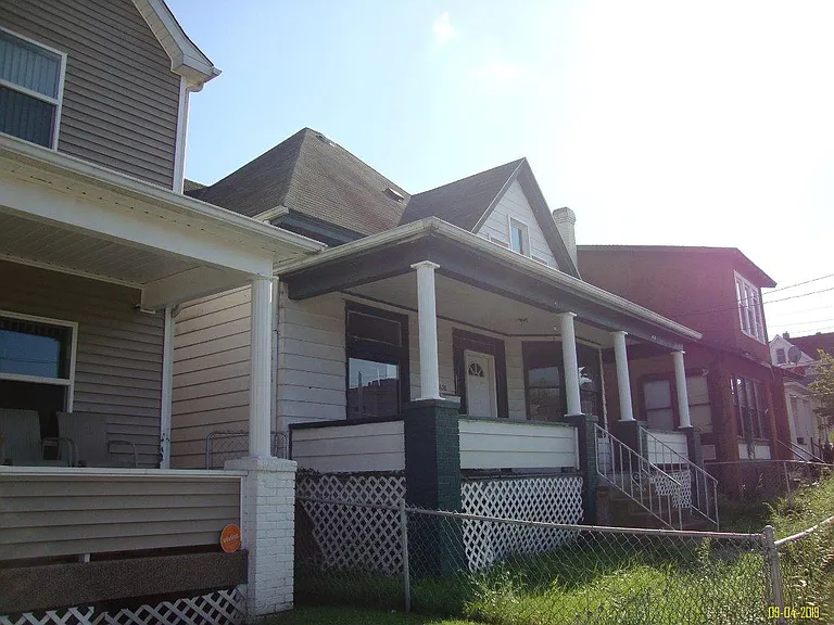 1136 Reservoir Ave — Photo 12