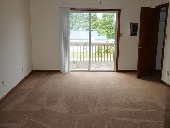 5th image of 711 Irving St APT 3