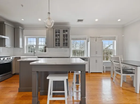 8-10 Ann St, Dorchester, MA 02122