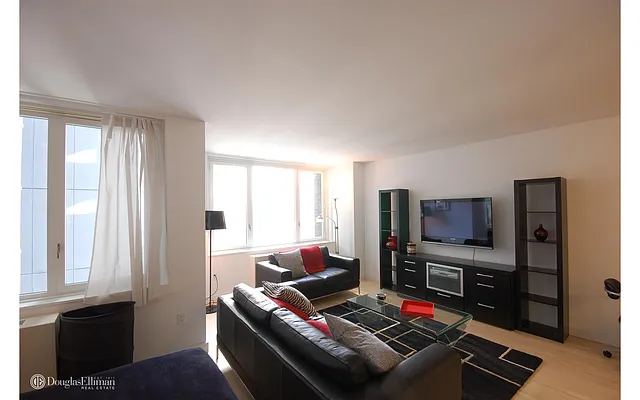 Rented by Douglas Elliman | media 23