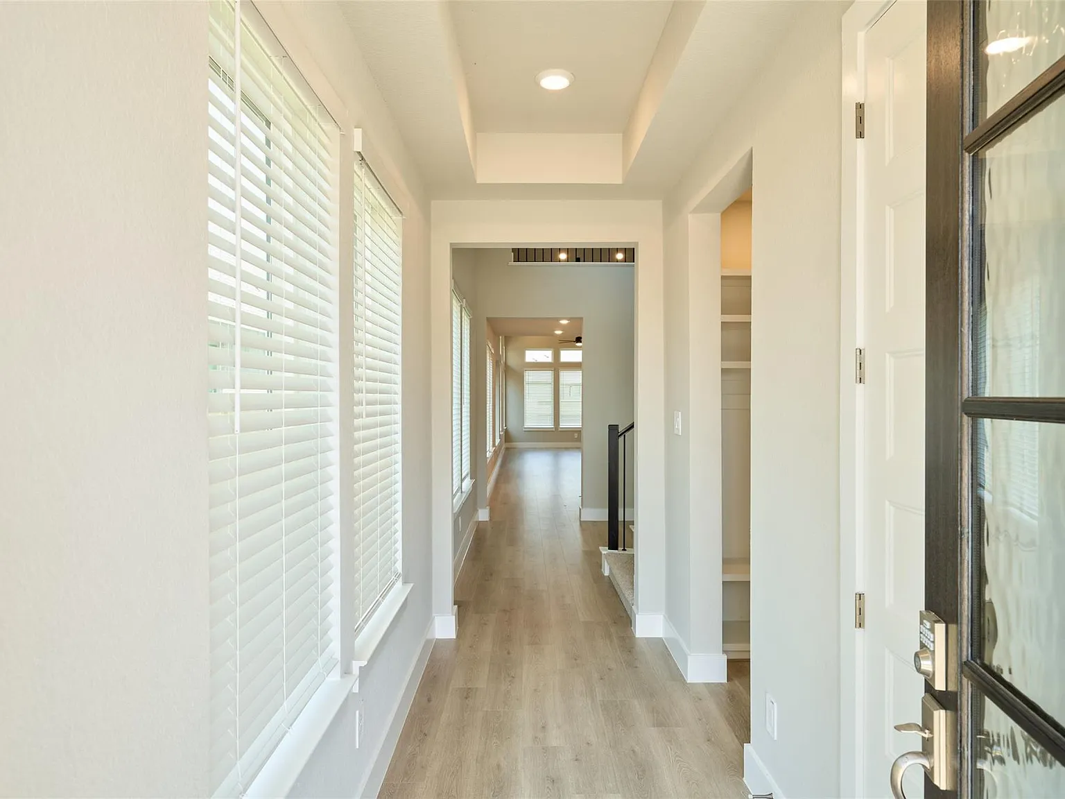 4 bed, 3.5 bath, 2562 sqft, $3,100 — Photo 3
