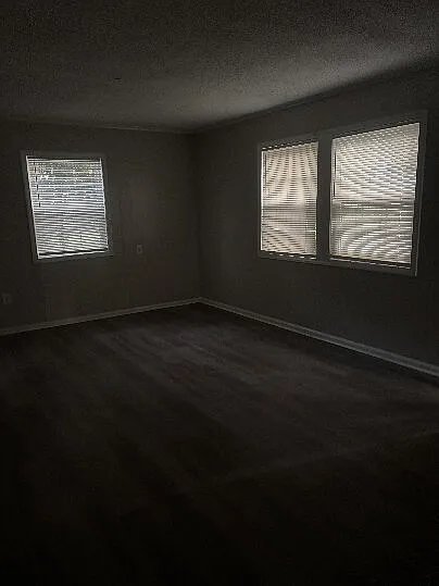 3 bed, 1.0 bath, 875 sqft, $1,300 — Photo 3