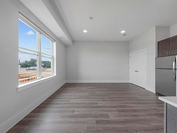 3rd image of 660 Grand St APT 304
