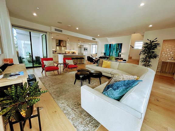 5th image of 737 1/2 N Gramercy Pl