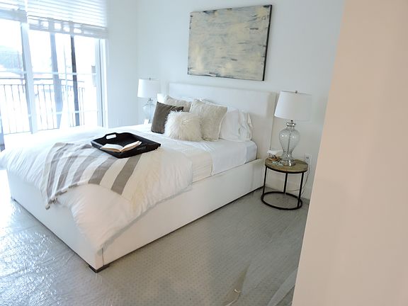 4th image of 8417 Blackburn Ave #201
