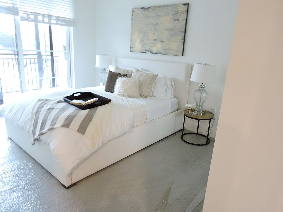 1st image of 8417 Blackburn Ave #Penthouse 4