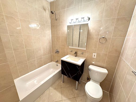 3rd image of 113 Elizabeth St APT 3A