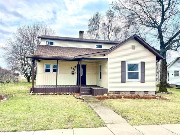 221 W Washington St, Churubusco, IN 46723