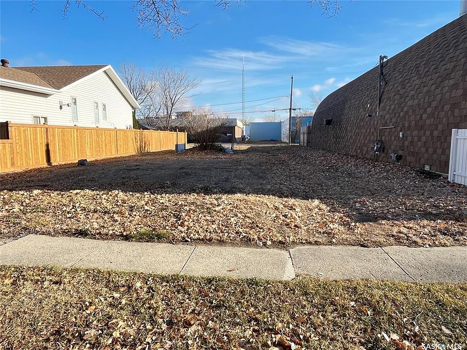 2nd image of 210 Maple STREET