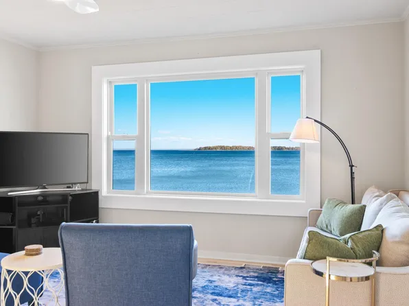800 N Saint Joseph St, Suttons Bay, MI 49682