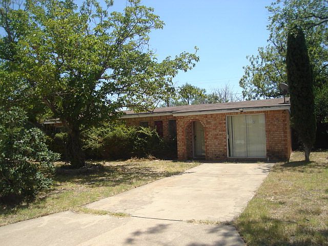 2nd image of 2401 Lakeside Ave