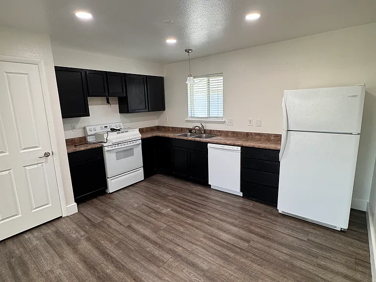645 N 100 W #C — Photo 8