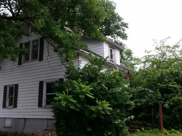 124 S High St, Lovington, IL 61937