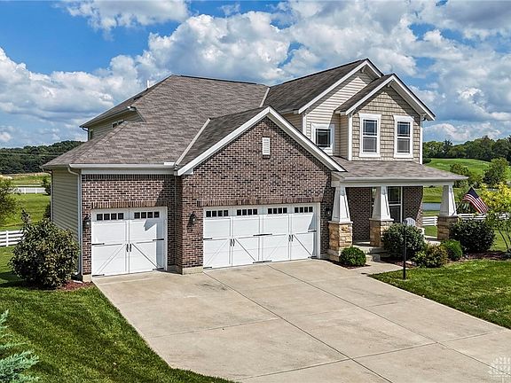 3rd image of 1048 Lancashire Dr