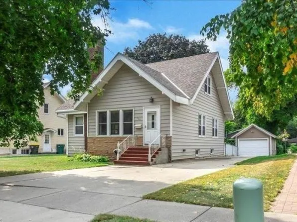 504 10th St SW, Willmar, MN 56201