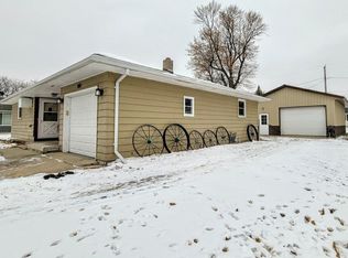 300 6th St W, Hector, MN 55342